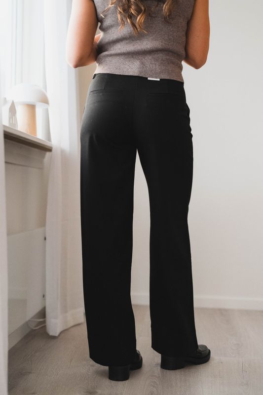 Dena 285 Black Regular 