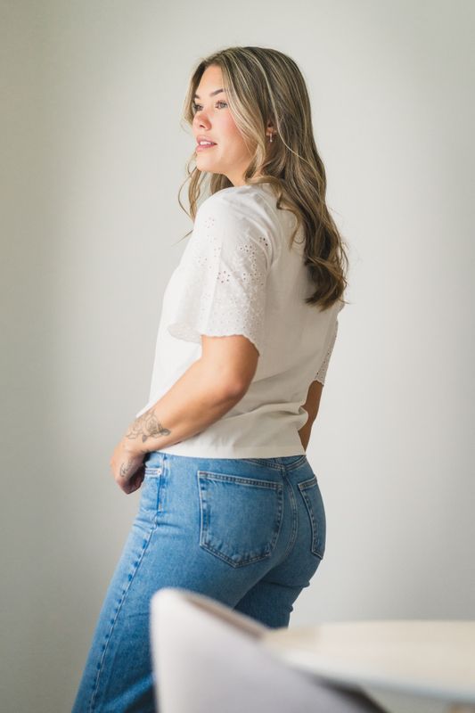 Lex SS Top W. Emb Sleeves Star White 