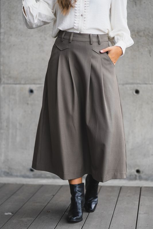 Luna Pocket Pleat Skirt Walnut 