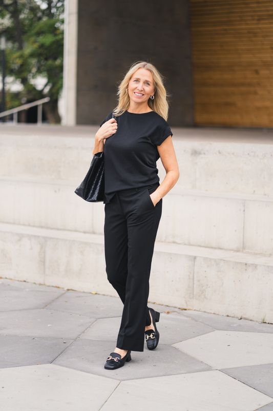 Clara 285 Black Regular 