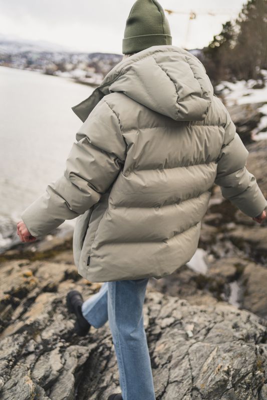 Besseggen Down Jacket Teal 