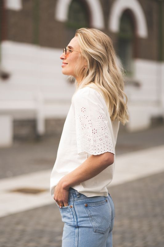 Lex SS Top W. Emb Sleeves Star White 