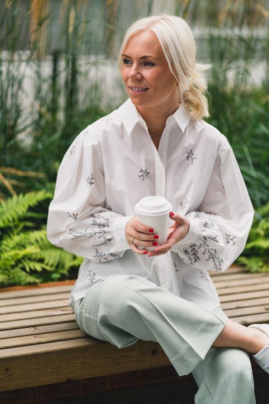 Sofia Magnolia Shirt Embroidered Flower