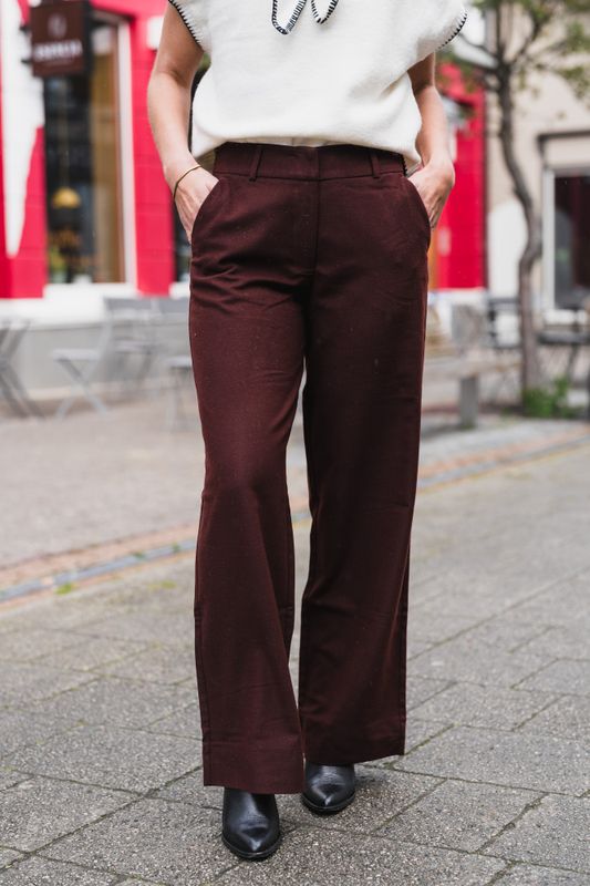 Dena 061 Currant Regular 