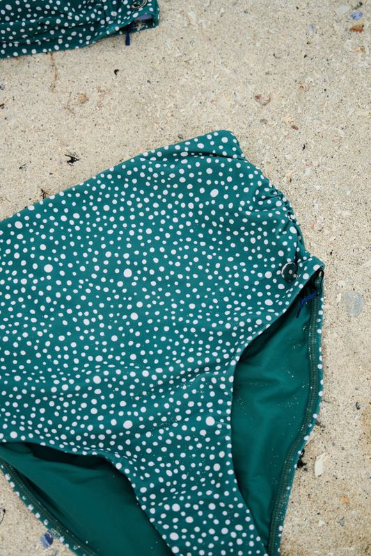 Ditsy Dots Chara Bottom Deep Jungle 