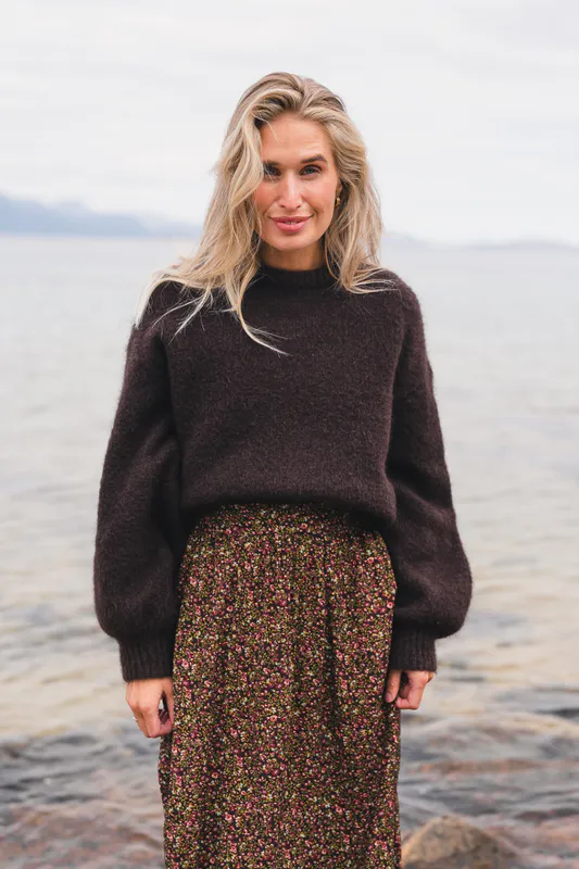 Thea Amalie Pullover Black Coffee 