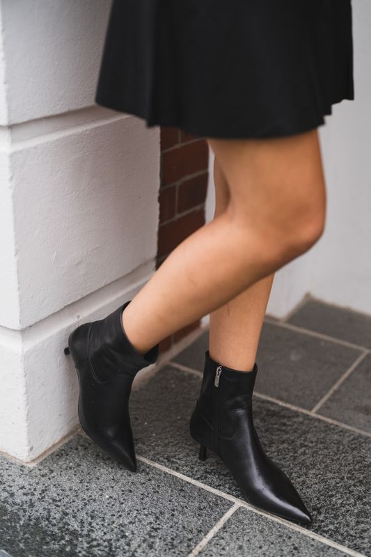Rebella Leather Black 