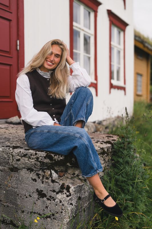 Emma Vest Black Coffee 