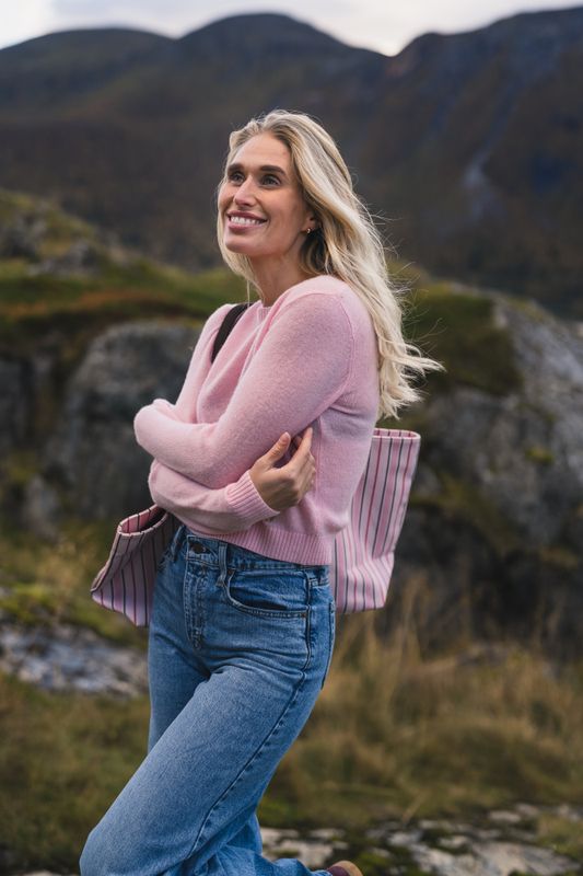 W. Cashmere Crew Pink 