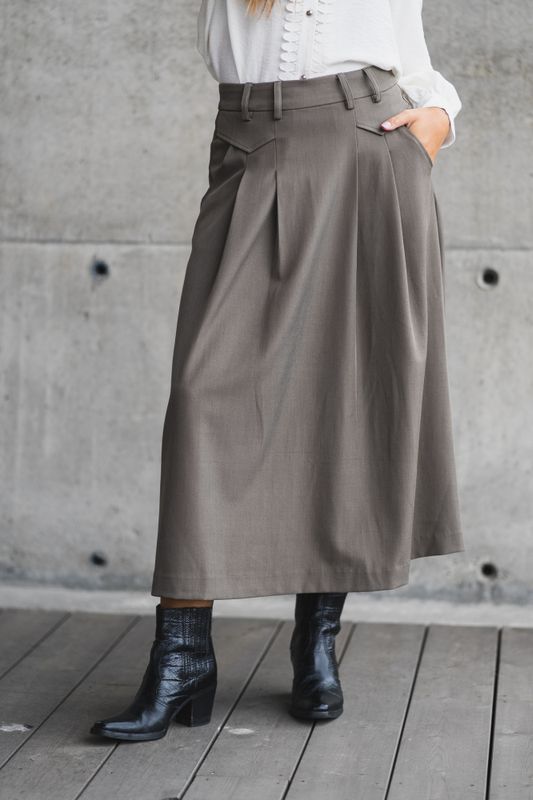 Luna Pocket Pleat Skirt Walnut 