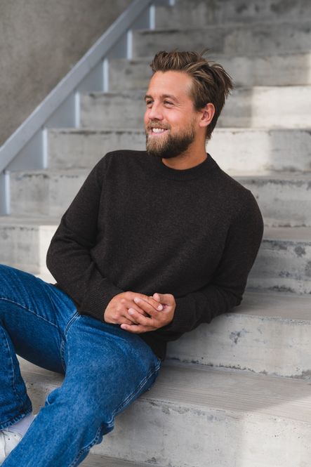 Hovedbilde Isak Knit Sweater 15010 Turkish Coffee 