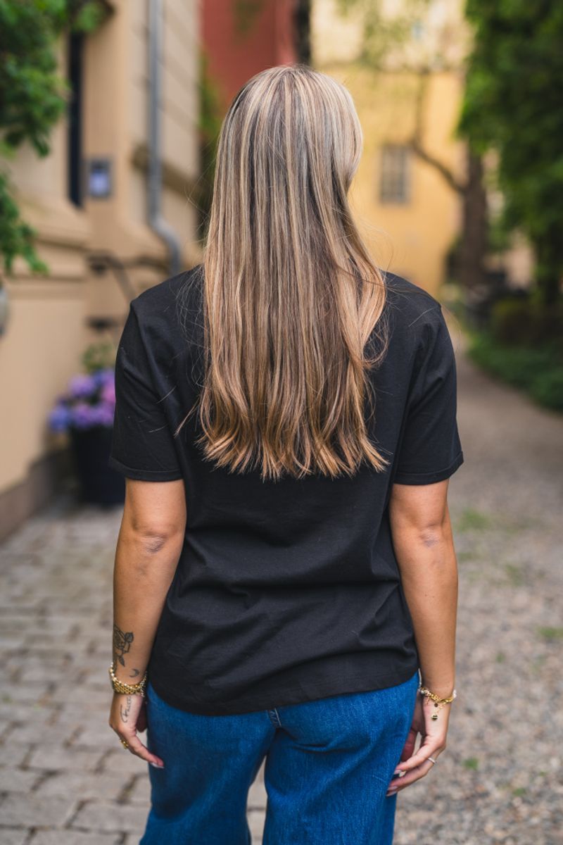 Terina Organic Small Logo Tee Black/White 