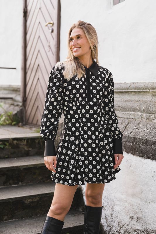 Viola Floral Creme Fleur Black 
