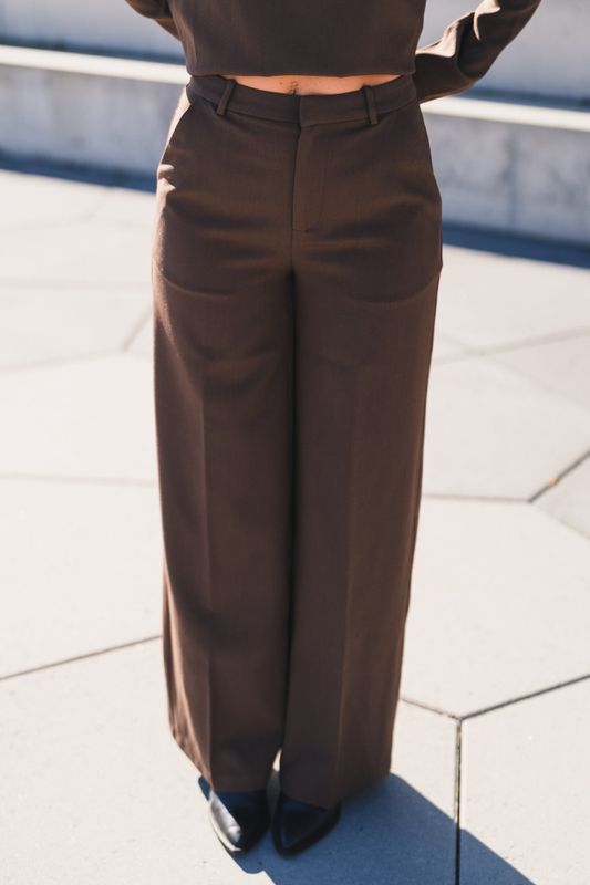 Reign Tailored Extra Wide Brown 