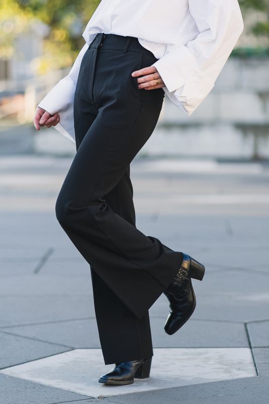 Olivia 285 Black Regular 