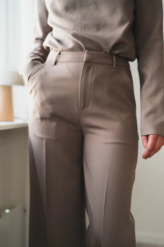 Reign Tailored Extra Wide Taupe Grey 