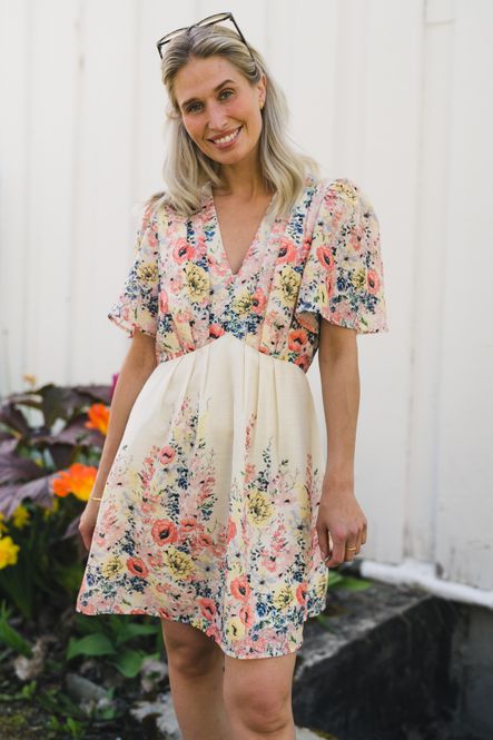 Hovedbilde Shena Flower Print Dress Creme 