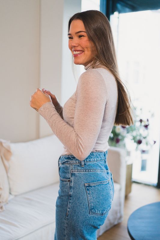 Perfect Line Cashmere Turtleneck Beige 