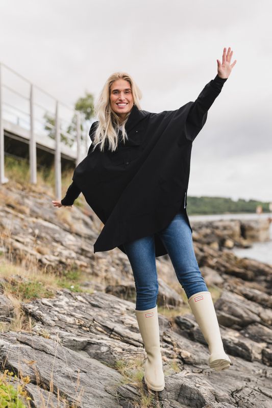 Bergen Poncho Black 
