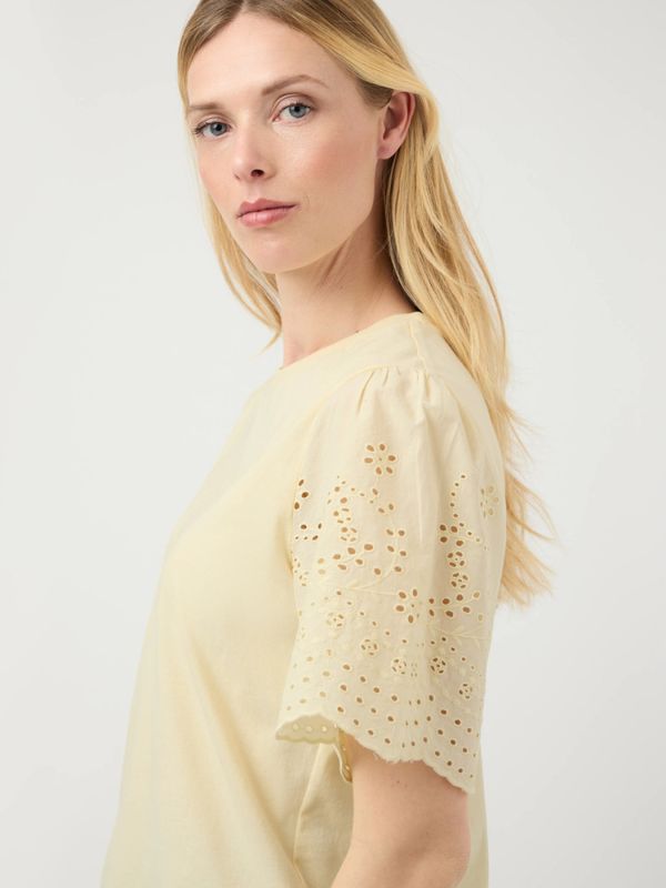 Lex SS Top W. Emb Sleeves Anise Flower 