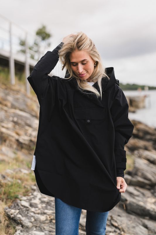 Bergen Poncho Black 