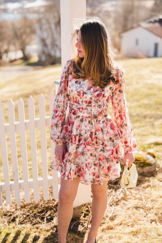 Mio Vintage Flower Dress Creme 