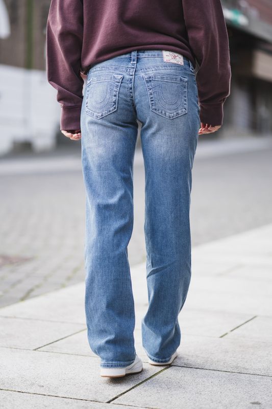 Sarah Low Rise Straight Medium Wash 