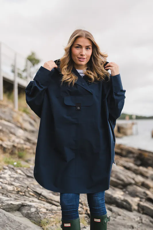 Bergen Poncho Dark Navy