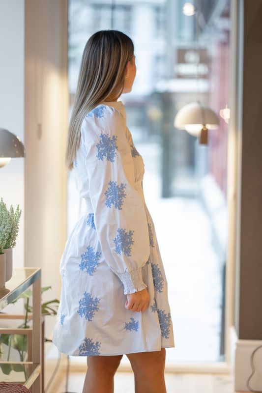 Miluna New Embroidery LS Dress Light Blue Flower W. Embroidery