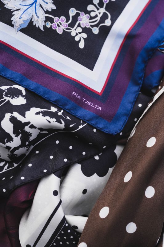 Betty Violet Flower Black/Blue/Purple 