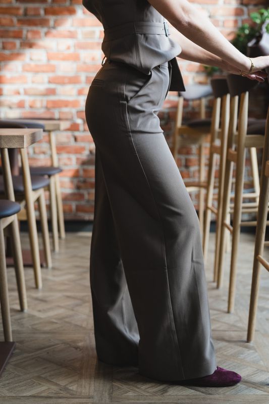 Reign Tailored Extra Wide Taupe Brown 