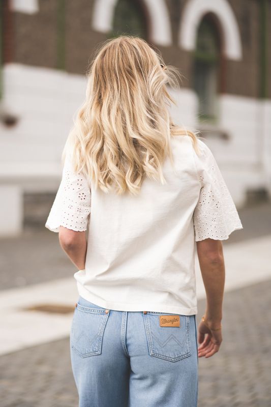 Lex SS Top W. Emb Sleeves Star White 