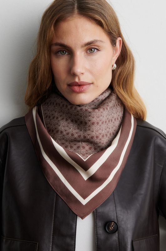 Isora Monogram Scarf Carafe 